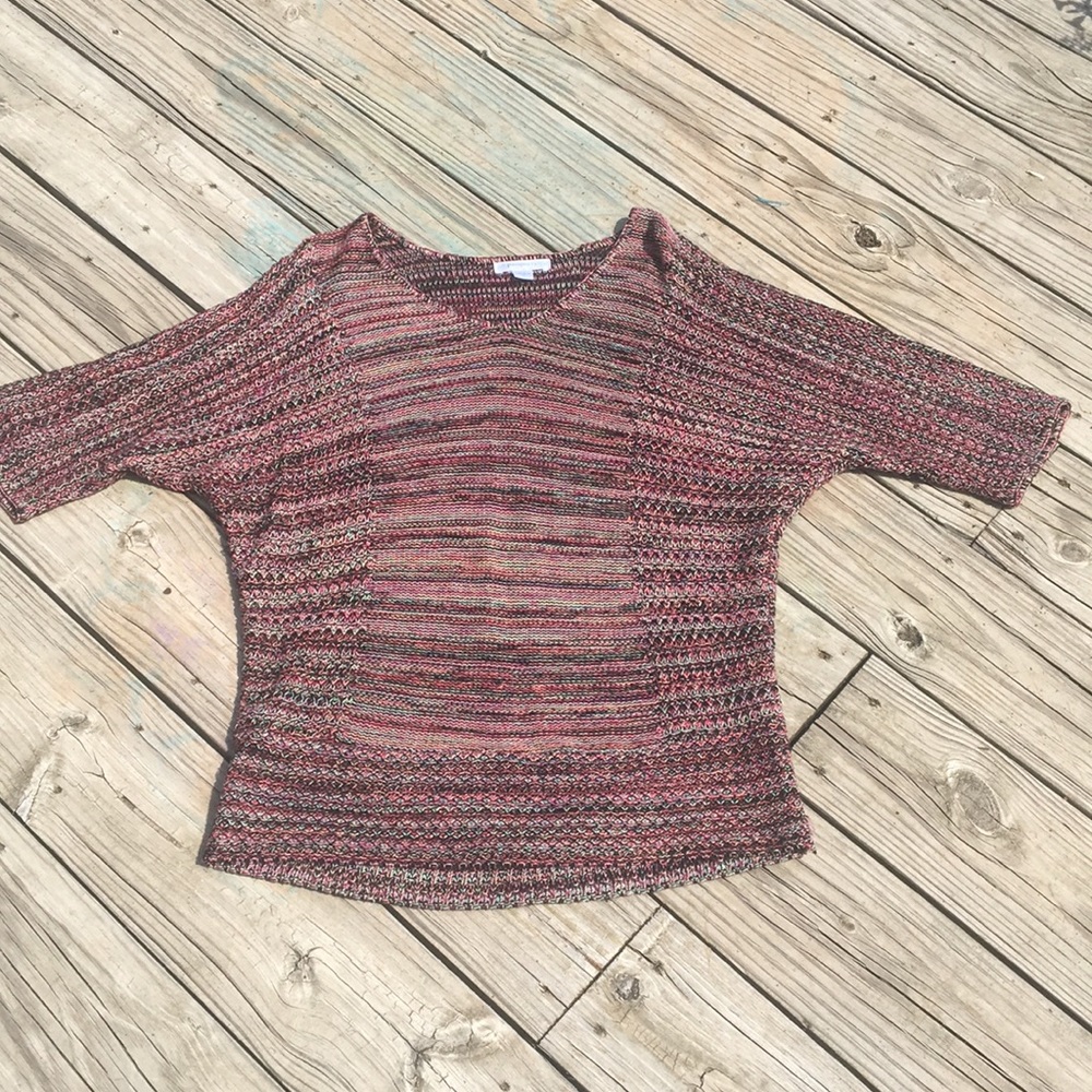 Light weight Sweater - very cute MED